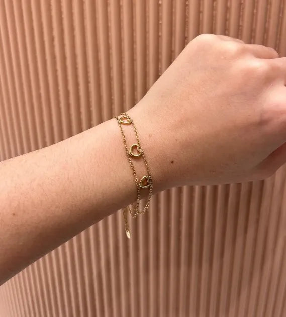 Bracelet double rang avec pendentifs coeurs ajourés