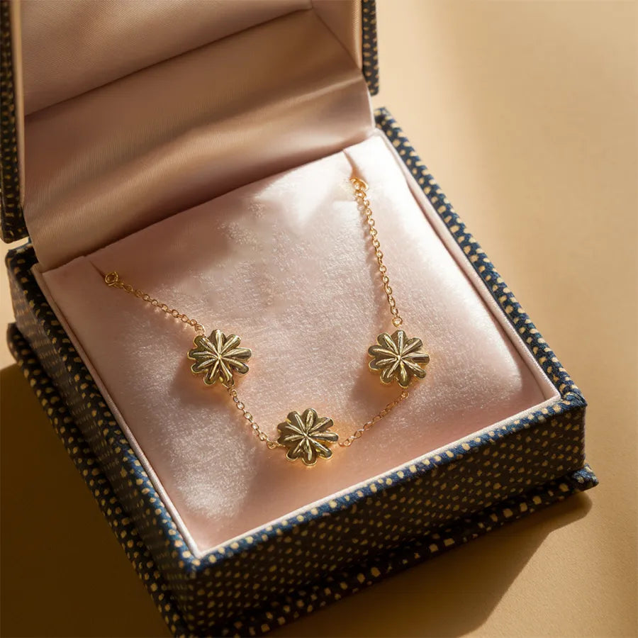 Collier pendentif triple fleur