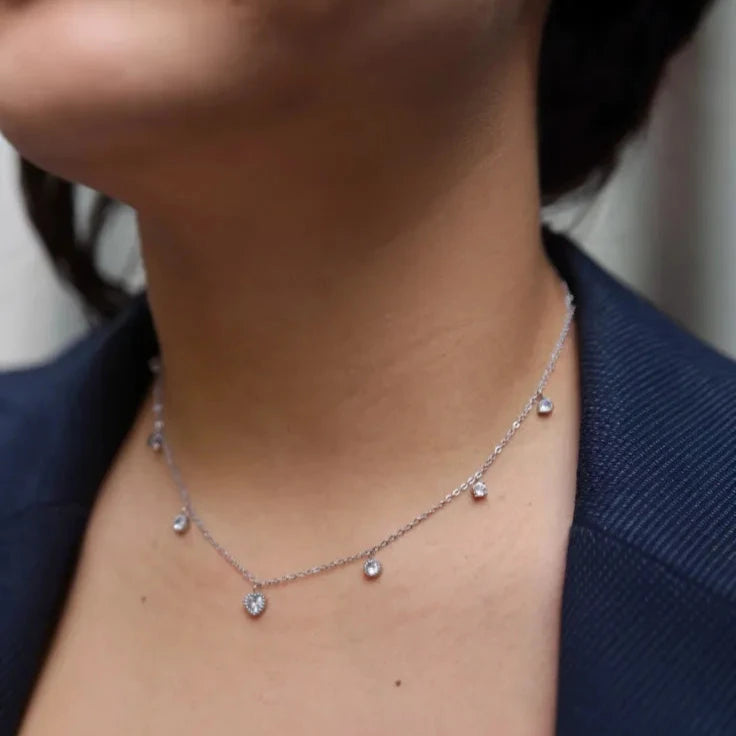 Collier ras du cou avec pendentifs en zirconium
