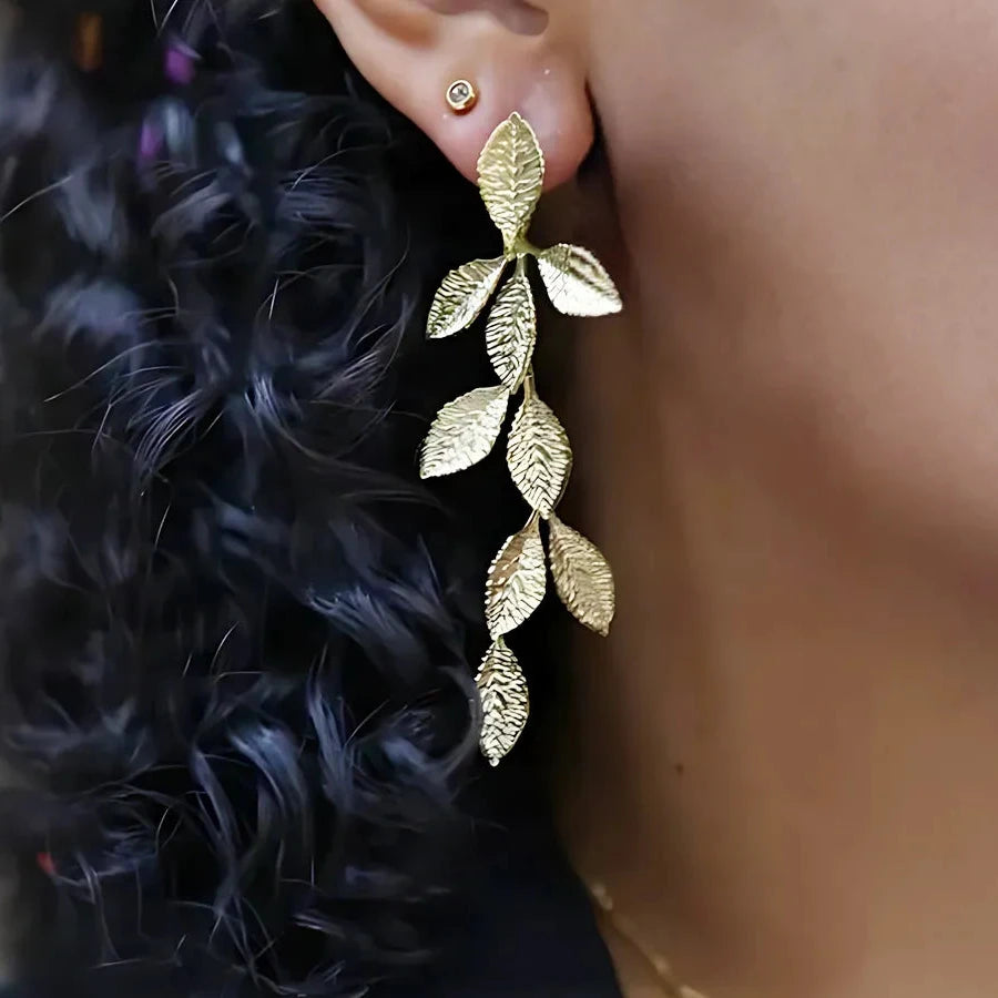 Boucles d'oreilles pendantes feuillage gravé