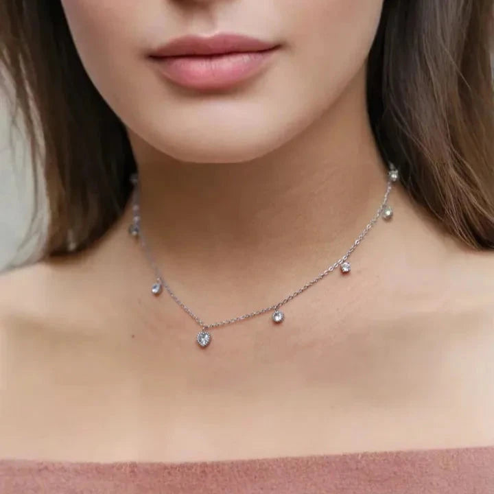 Collier ras du cou avec pendentifs en zirconium