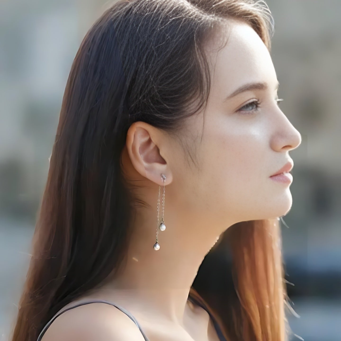 Boucles d'oreilles pendantes à double chaîne avec détails sphériques